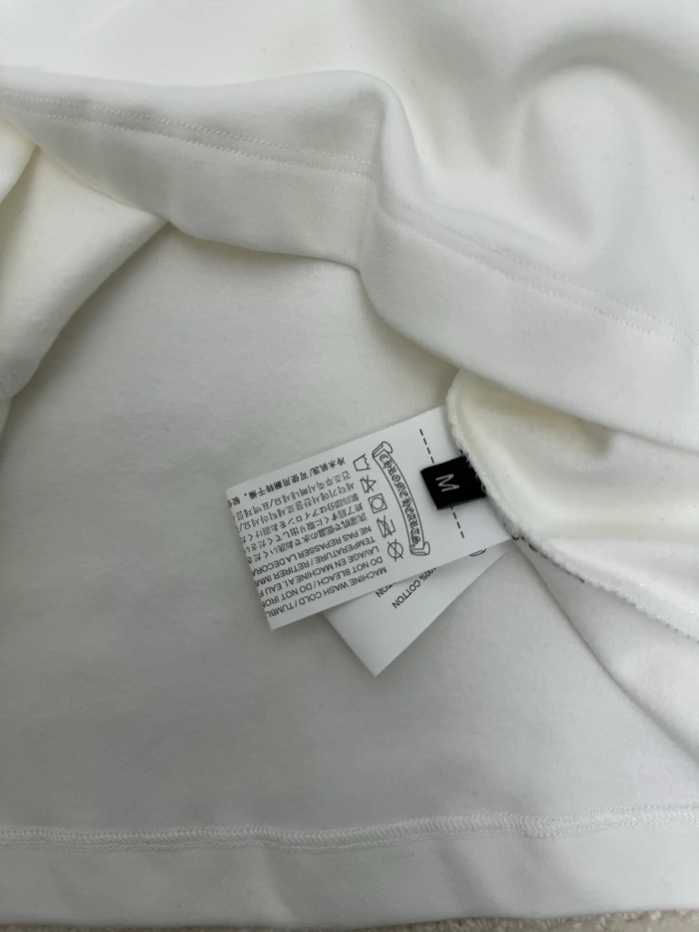 P310 Chrome Hearts high-neck velvet long-sleeved bottoming shirt. The fabric is soft. Made of imported high-density double-sided stretch cotton fabric. Same style for men and women. Full details. Original pattern. Size: S M L XL 2XL. Color: black white.